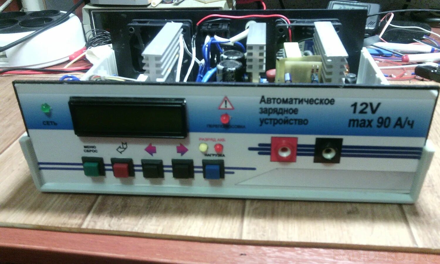 Зарядное устройство hyundai power products. Автомобильная зарядка импульсник для аккумулятора. Автомобильное зарядное устройство 12v son-1203b. З. Пуско зарядное 20а 12-24 в трансформаторное.