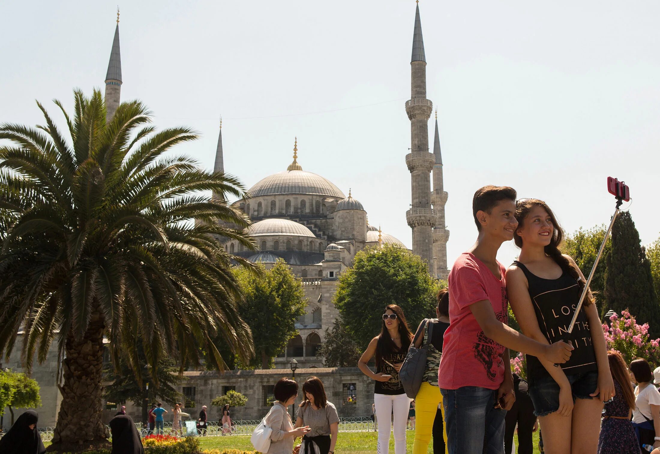 Можно ли поехать в турцию. Туристы в Турции. Турция туризм. Стамбул туризм. Стамбул туристы.