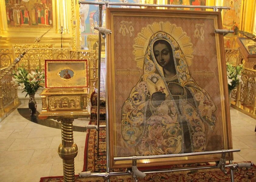 Калужская икона божией матери в калуге. Калужская божья матерь в калуге. Калужская икона божией матери чудотворная калуга. Калужская икона божией матери. Калужская божья матерь в калуге.