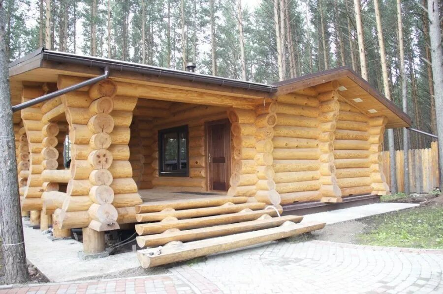 Срубы бань из бревна перми. Сруб бани. бревенчатая баня. деревянный сруб бани. баня из бревна.