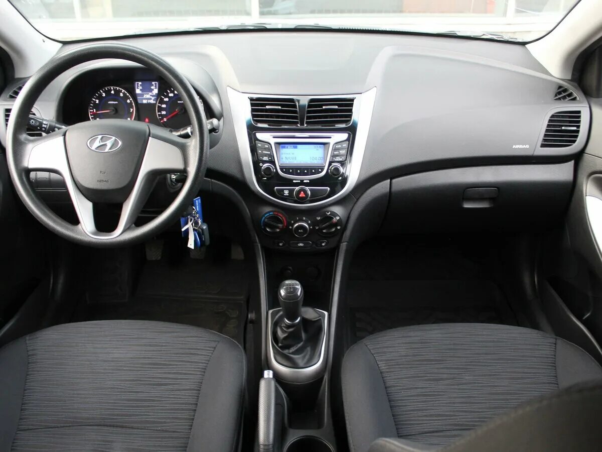 хёндай солярис 2011 года 1. Hyundai solaris 2021 комплектации. Hyundai solaris на механике. Hyundai solaris на механике. хендай солярис 1.