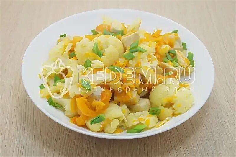 Цветная капуста с грудкой на сковороде. Цветная капуста с грудкой на сковороде. Цветная капуста кабачок куриная грудка. Цветная капуста с куриной грудкой в духовке. Цветная капуста запечь с грибами.