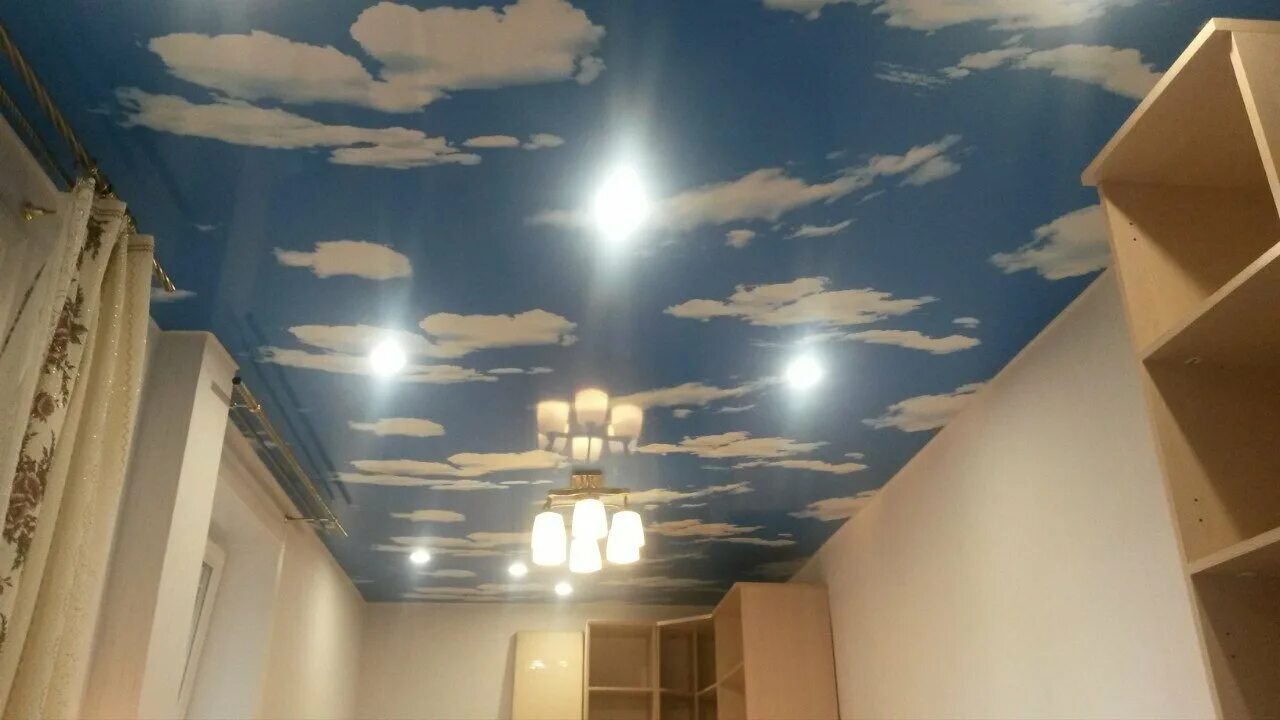 натяжные потолки линия неба. потолок со светящимися линиями. линия неба улан-удэ. потолки линия неба. фотопечать на потолке.
