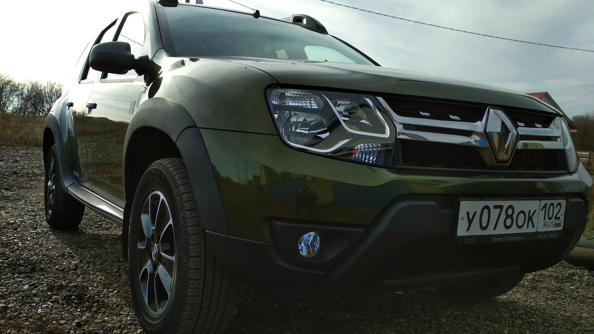 Duster индикатор 4wd. Прошивка Дастер 2.0. Радиаторная решетка Дастер Дакар 2015. Шильдик Renault Duster Dakar.