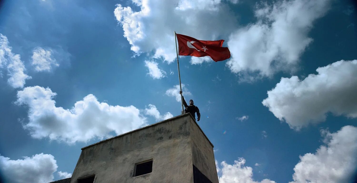 Две горы фильм. Гора фильм 2012. Гора 2 фильм 2016 трейлер. Байрактар отряд 2039. Фильм 2012 на горе.