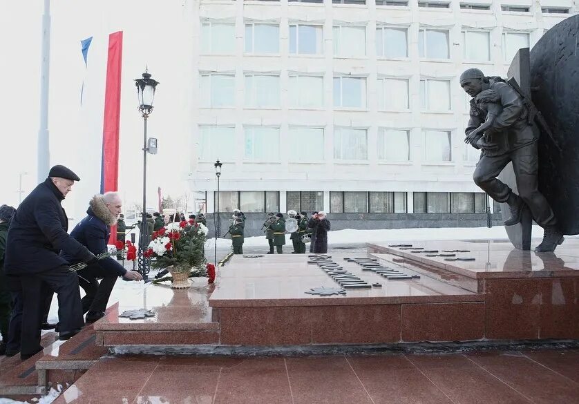 Памятник Дмитрию Разумовскому Ульяновск. Памятник Разумовскому в Беслане.