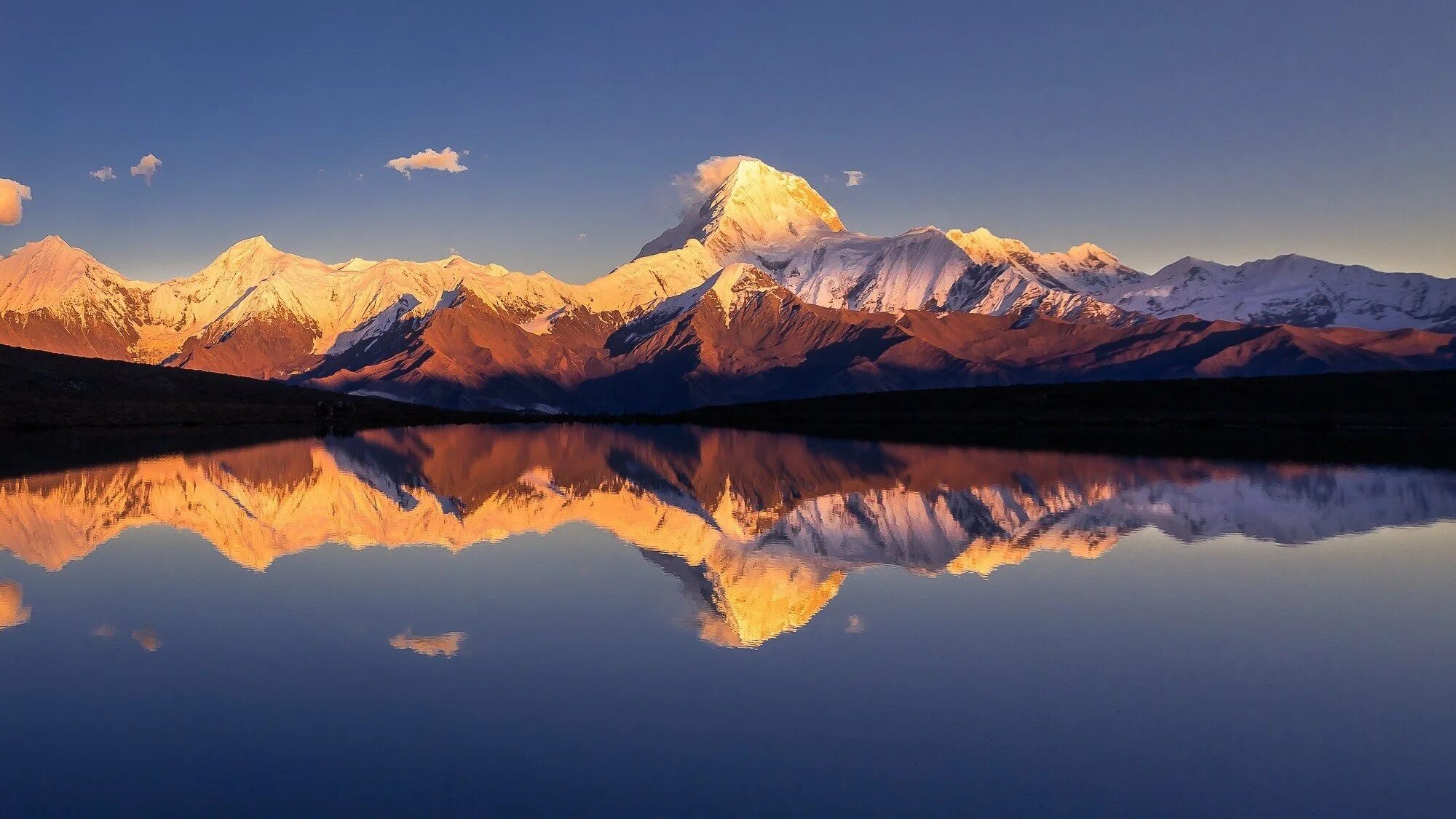 Горы Гималаи. Озеро в Гималаях. Горные озера в Гималаях. Хребет Гималаи. Гималаи море