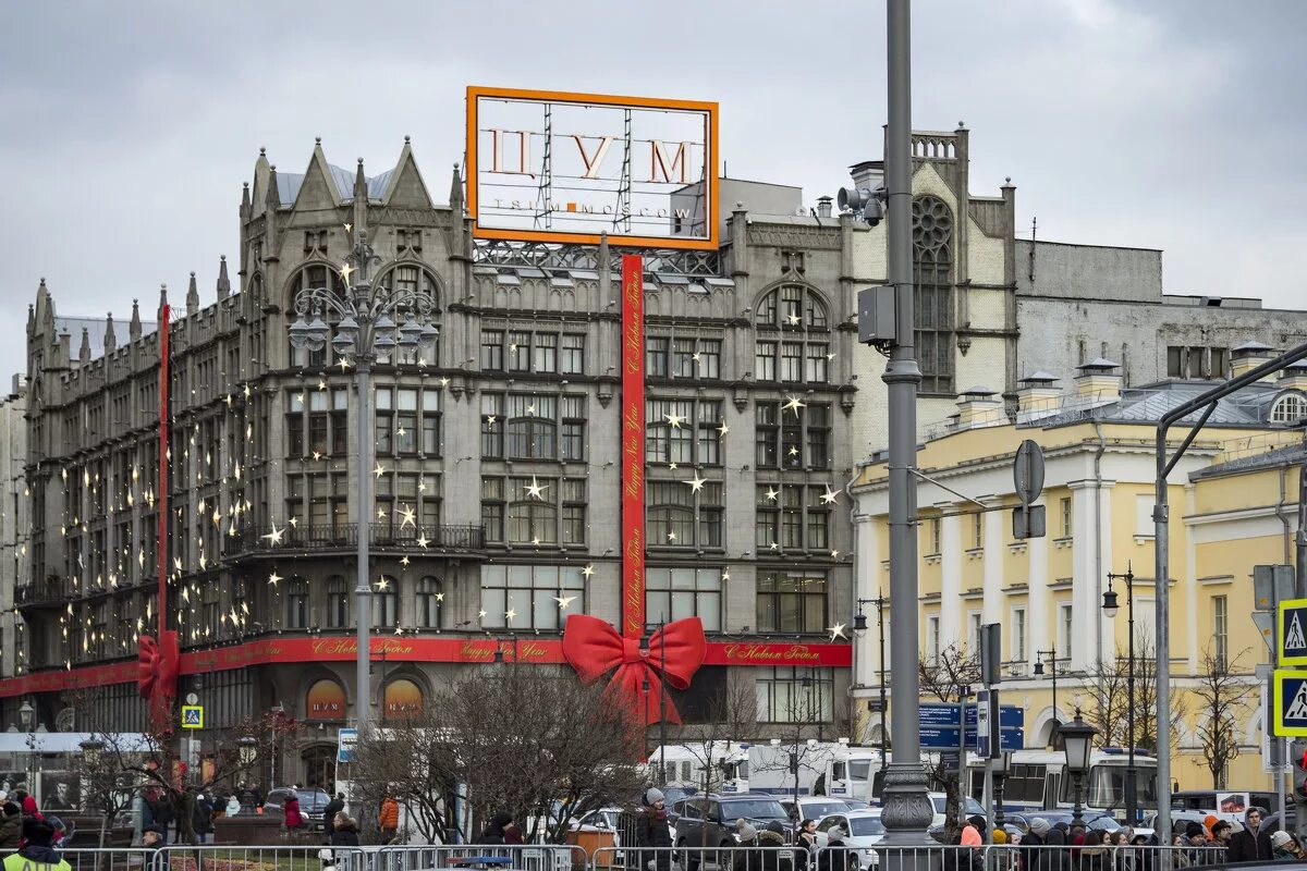 Арбат москва цум. Петровка, 2. Торговый гума москва. Охотный ряд тц метро охотный ряд. Цум москва метро.