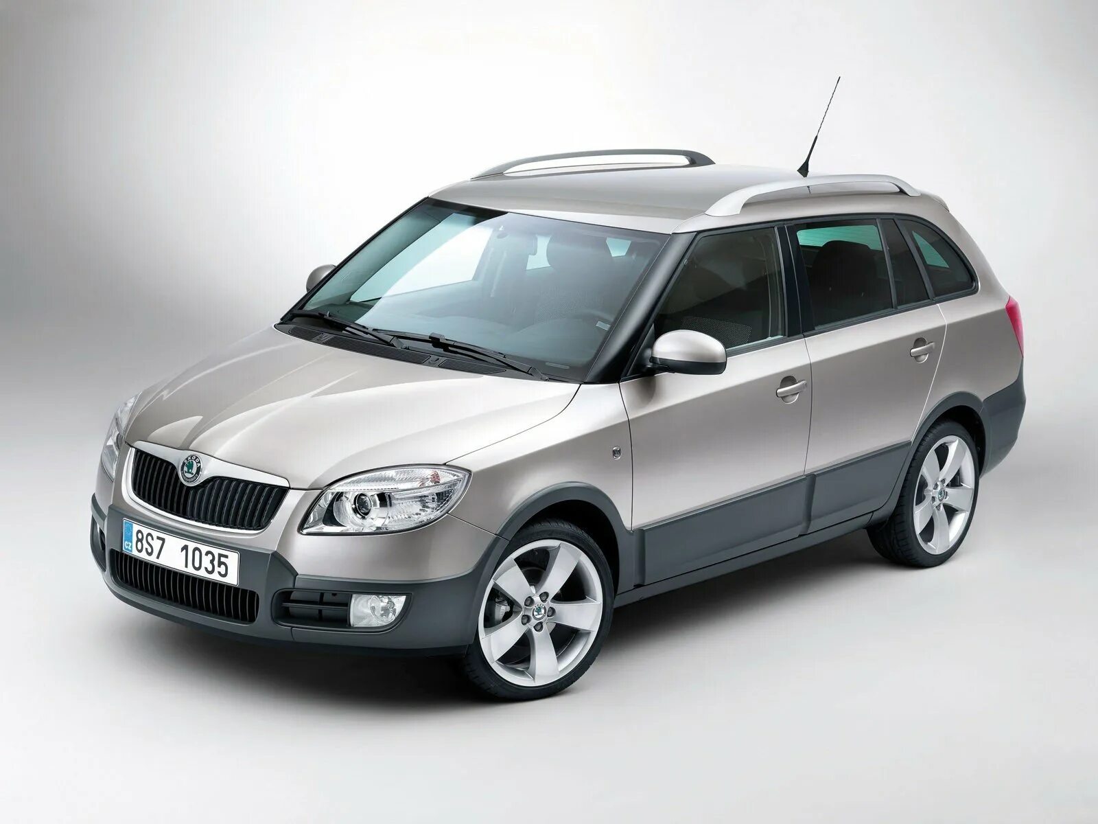 Легковой комби хэтчбек. Skoda Fabia 2009. Шкода Фабия Скаут 2013. Шкода Фабия 2 Скаут. Skoda Fabia Combi Scout.