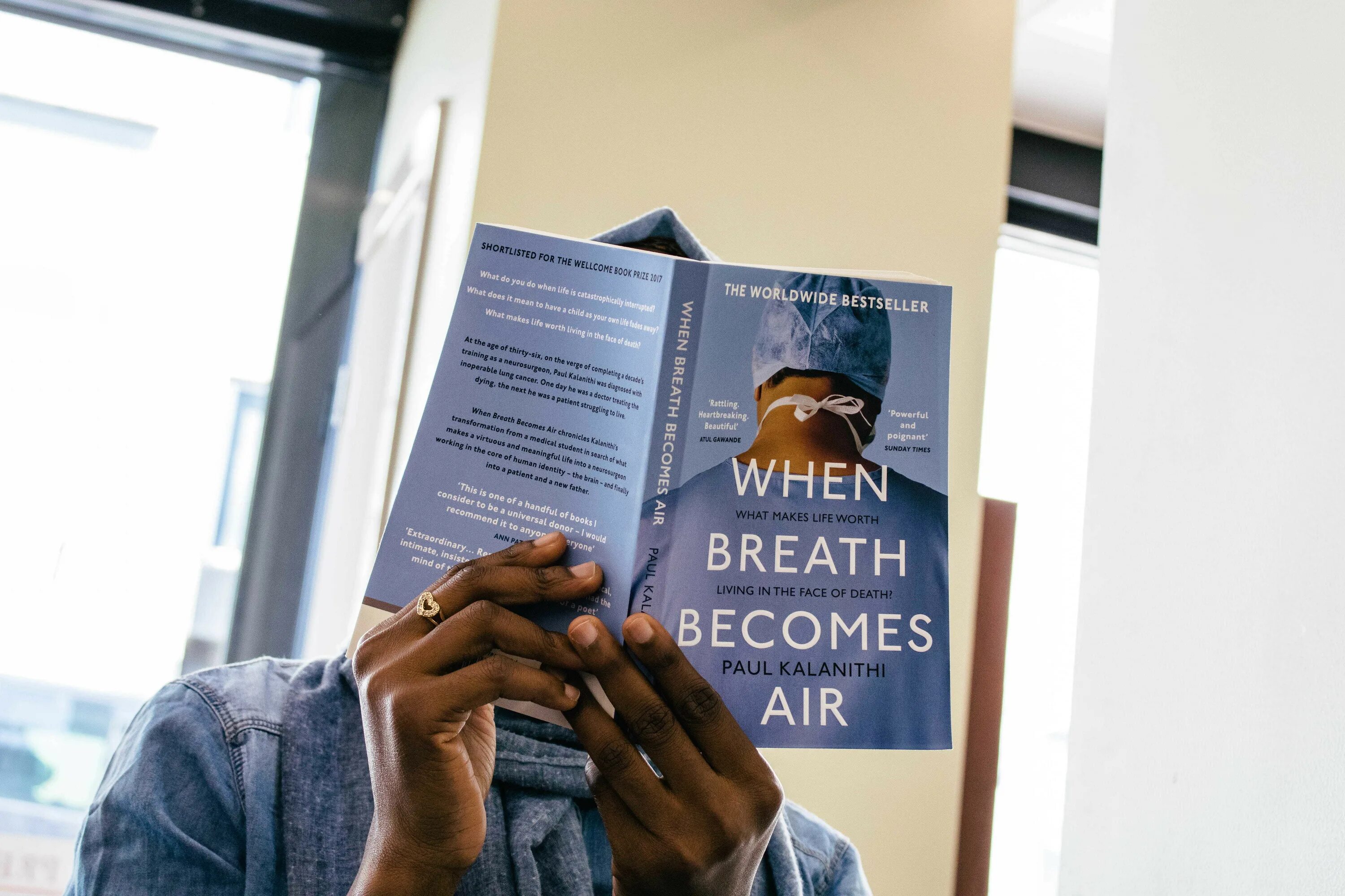 Пол каланити. When Breath becomes Air. Пол Каланити книги. Пол Каланити когда дыхание растворяется в воздухе.
