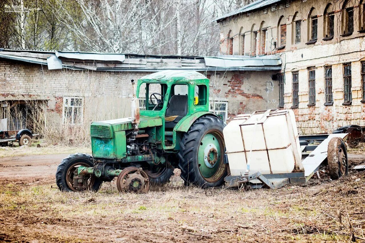 Купить старый трактор. Трактор МТЗ-50 заброшенный. Заброшенные трактора ДТ 75. Т-40 (трактор). Старый трактор т-40.