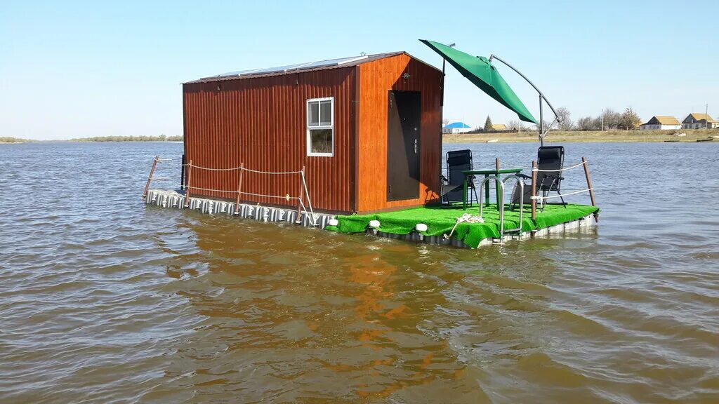 Дом на воде волга. Иванчуг плавучий домик. база плавучая астрахань рыбалка. плавбаза плавдомик астраханская область. ноев ковчег астрахань иванчуг.