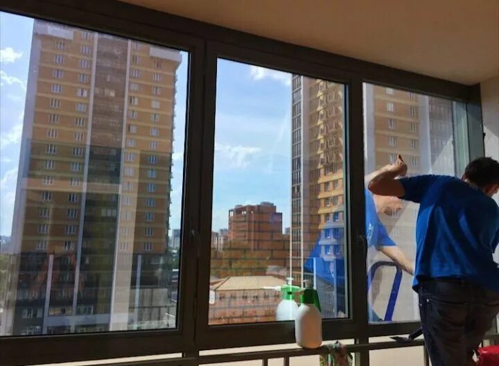 Как затонировать окно в квартире своими руками. Тонирование окон в квартире. тонировка окон в квартире. легкая тонировка окон в квартире. затонированные окна в квартире.