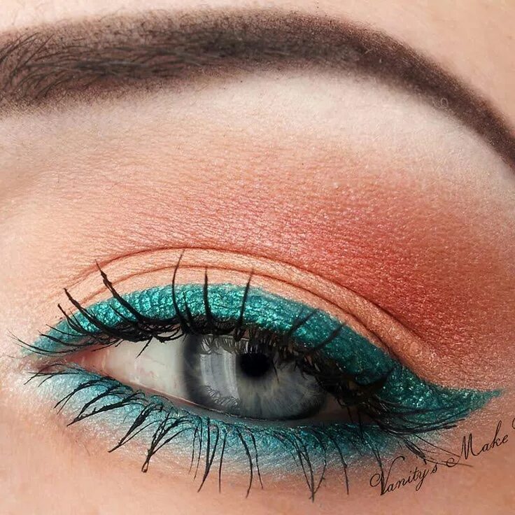 Макияж глаз зеленым карандашом Amazing Green eyeliner, Colored eyeliner, Hazel eyes