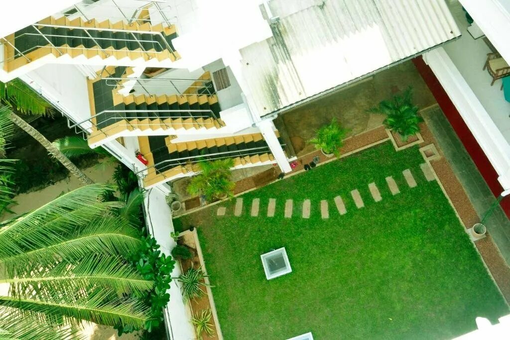 Royal beach hotel restaurant 3 хиккадува