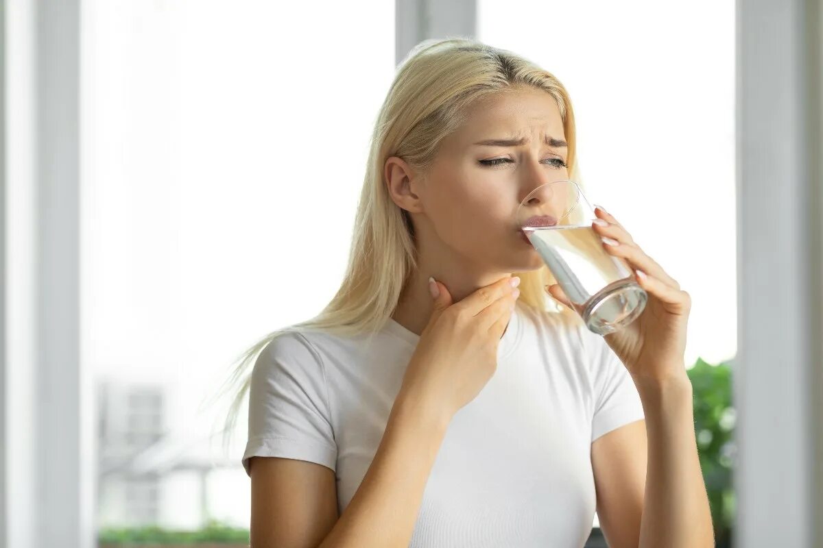 Болит горло когда пьешь воду