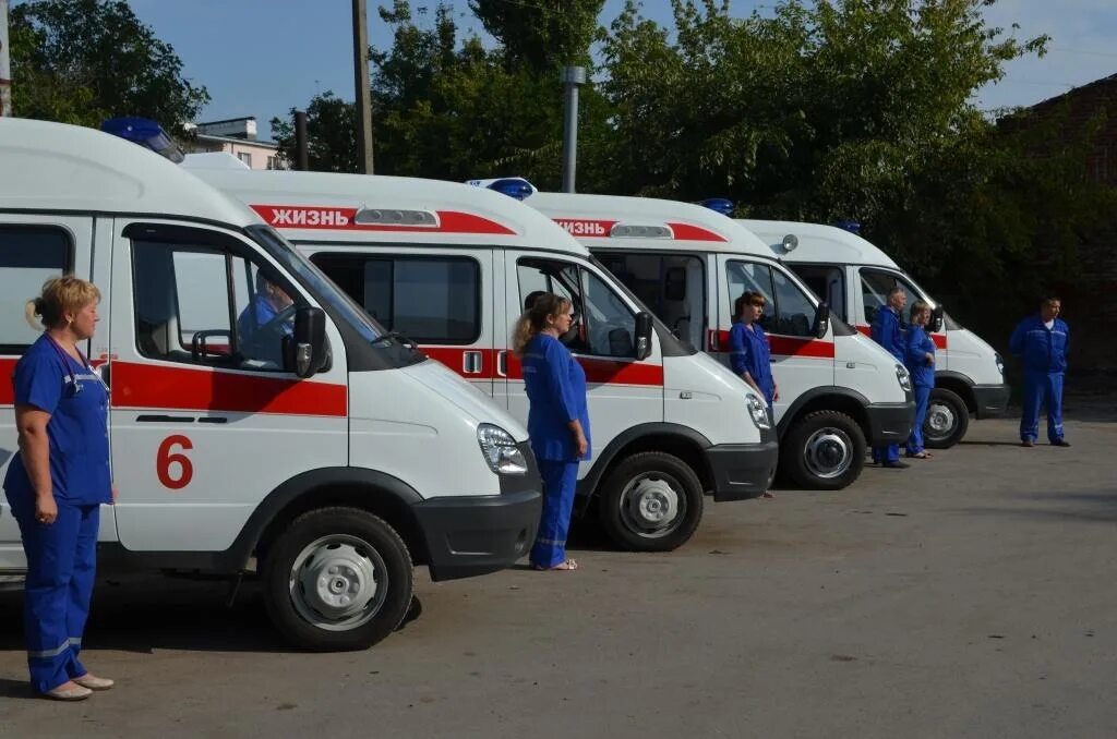 Помощь машине на дороге скорая. Машина скорой помощи. Автомобили неотложной медицинской помощи. Скорая медицинская.