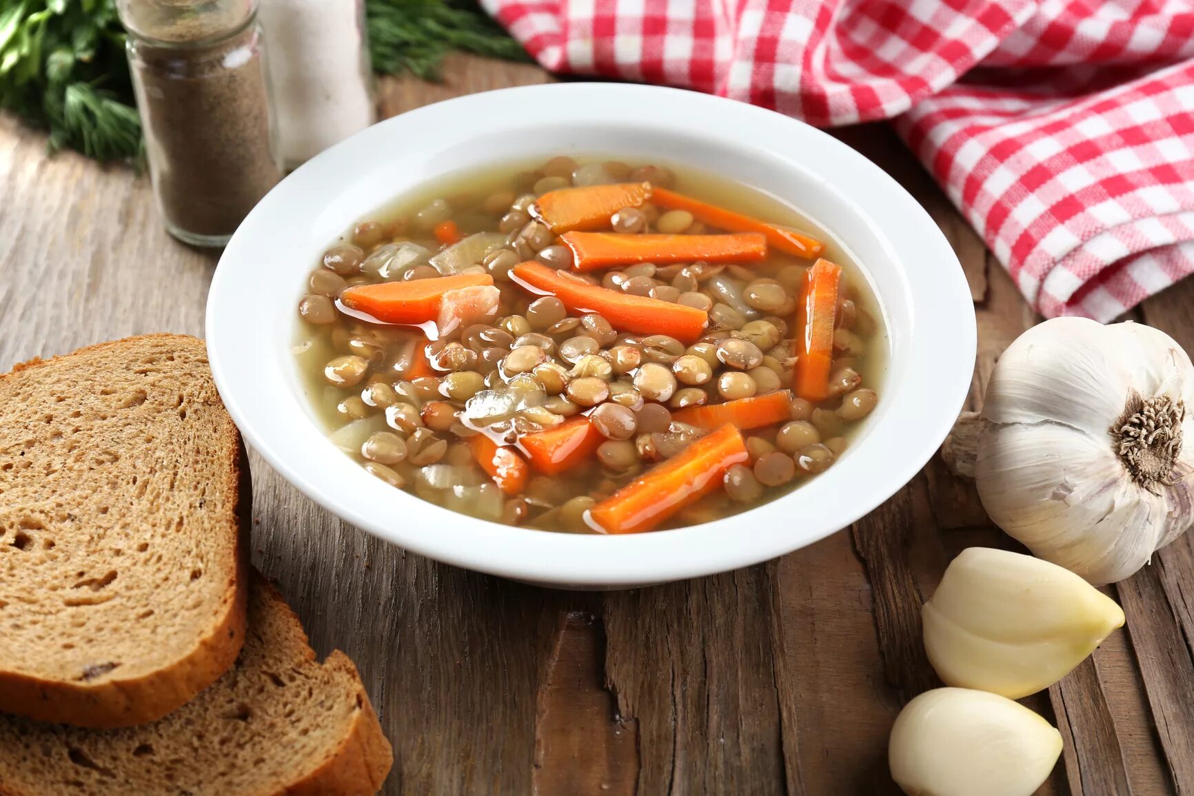 Постная еда рецепты в пост. Для супа. Постные блюда. Чечевица блюда. Суп из чечевицы с овощами.