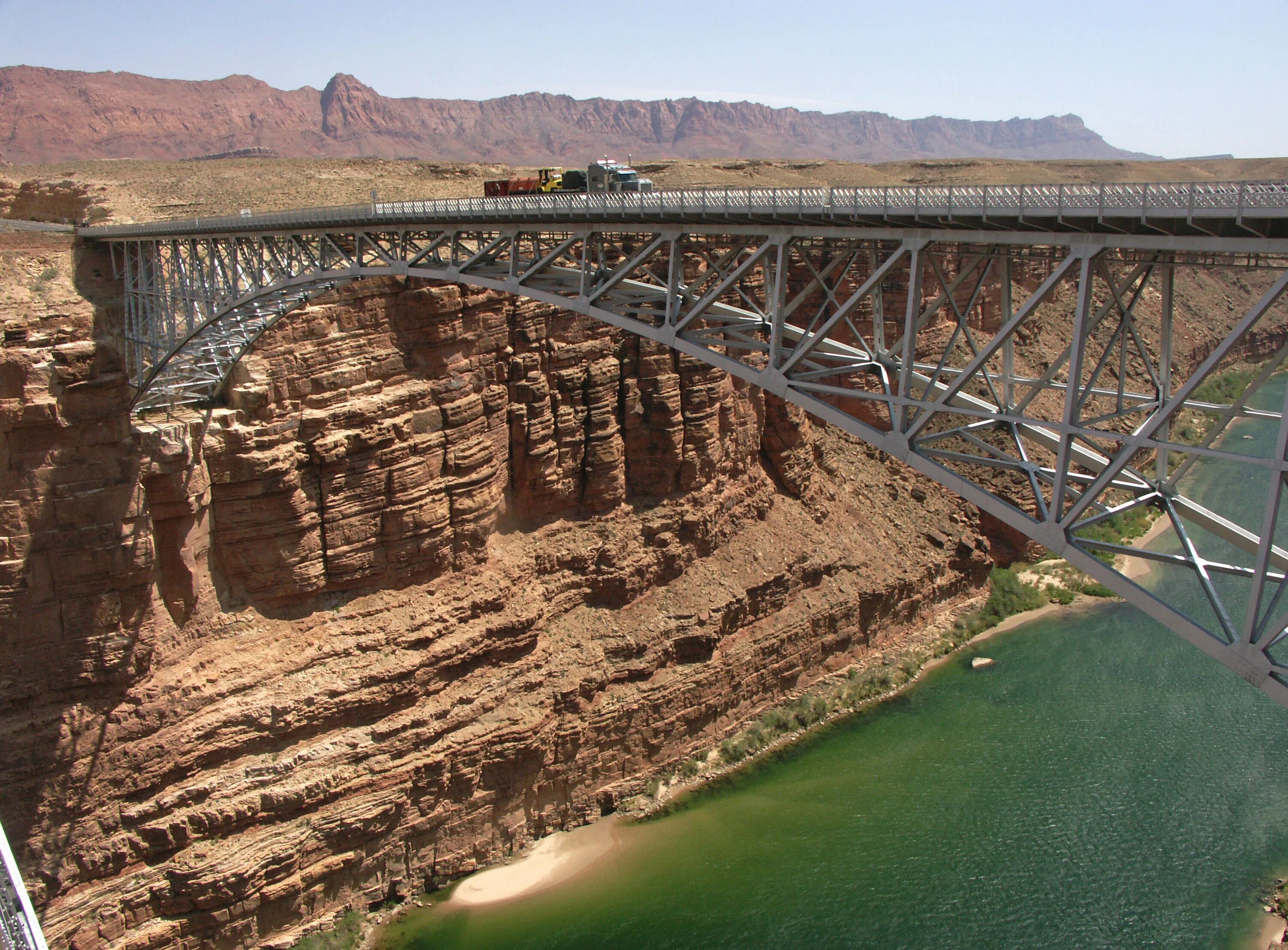 В сша через мост. Гранд каньон Колорадо мост. Мост Навахо. Навахо бридж. Мост Навахо мраморный каньон.