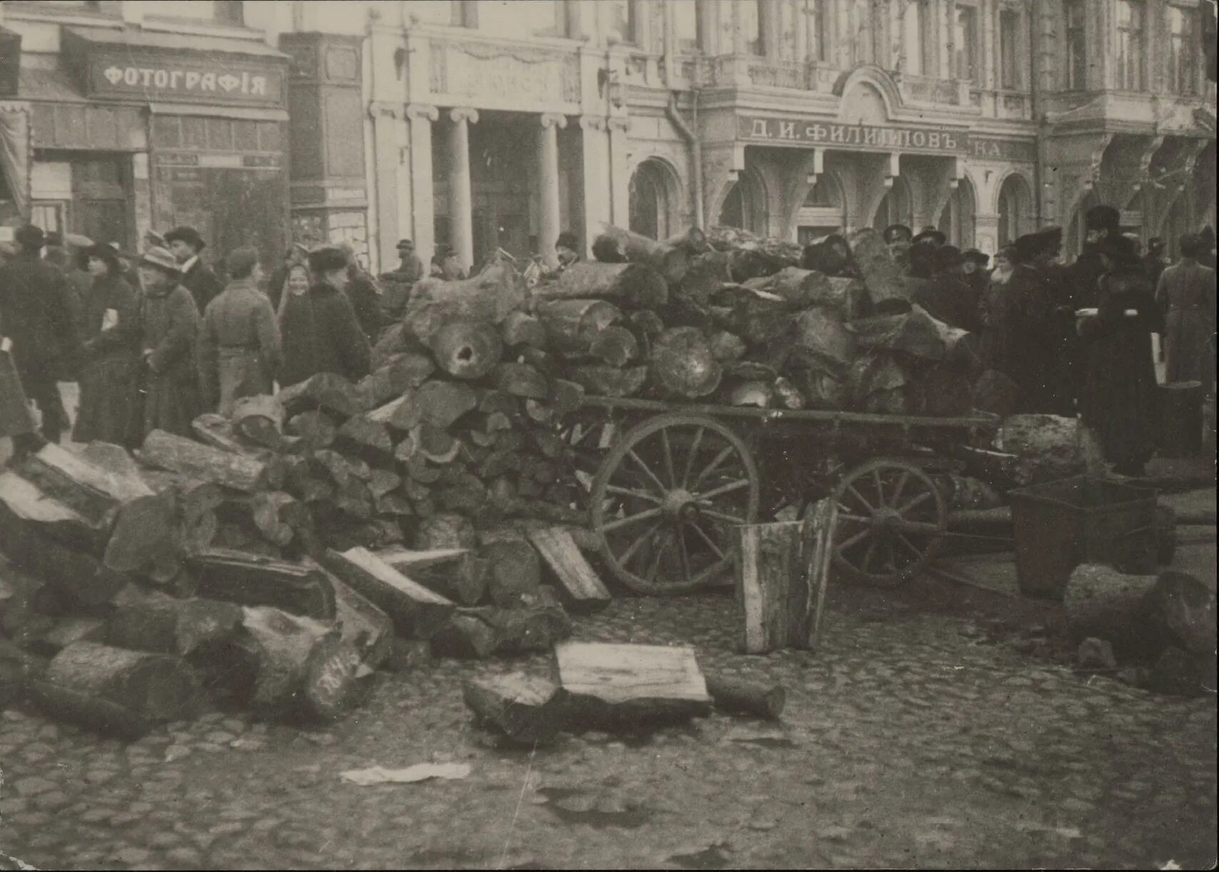 Революция в Москве 1917. Баррикады в Петрограде 1917 года. Баррикады 1905 года Нижний Новгород.