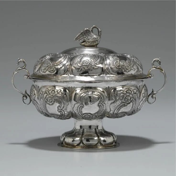 Антиквариат посуда. Серебряная посуда 18 века. Silver century. Старинная серебряная посуда. Серебряная посуда.