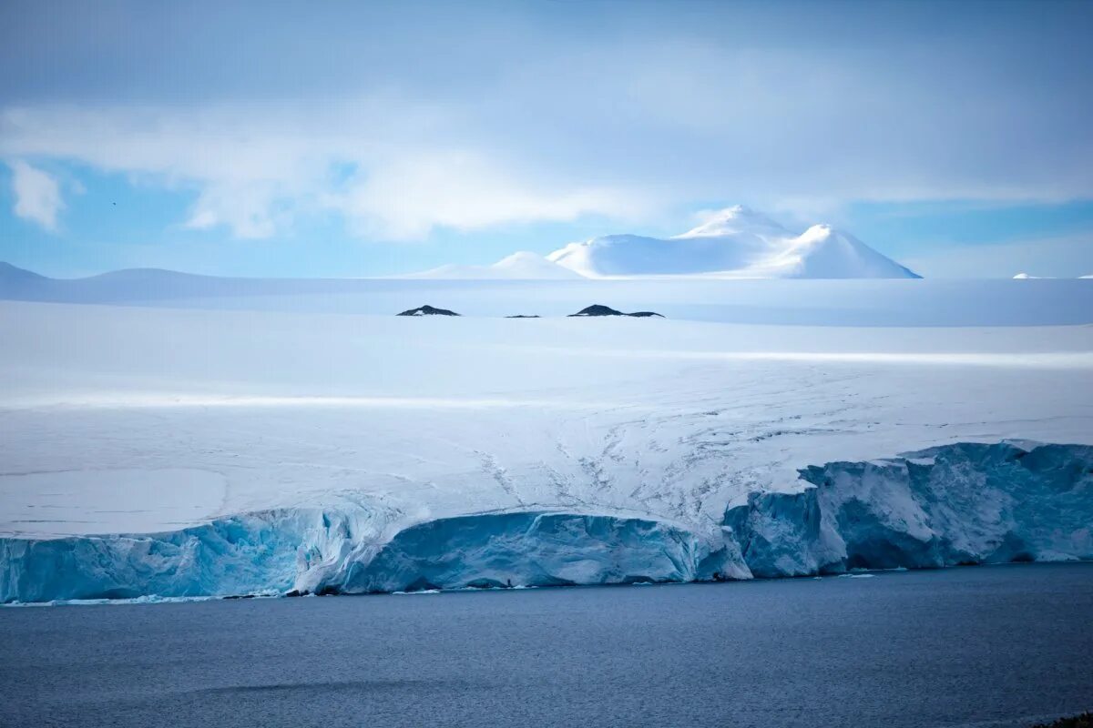 2 антарктическая. Покровные ледники Антарктиды. Антарктида (материк). Северный полюс Арктика и Антарктика. Северный полюс, Арктика и Южный полюс, Антарктида.