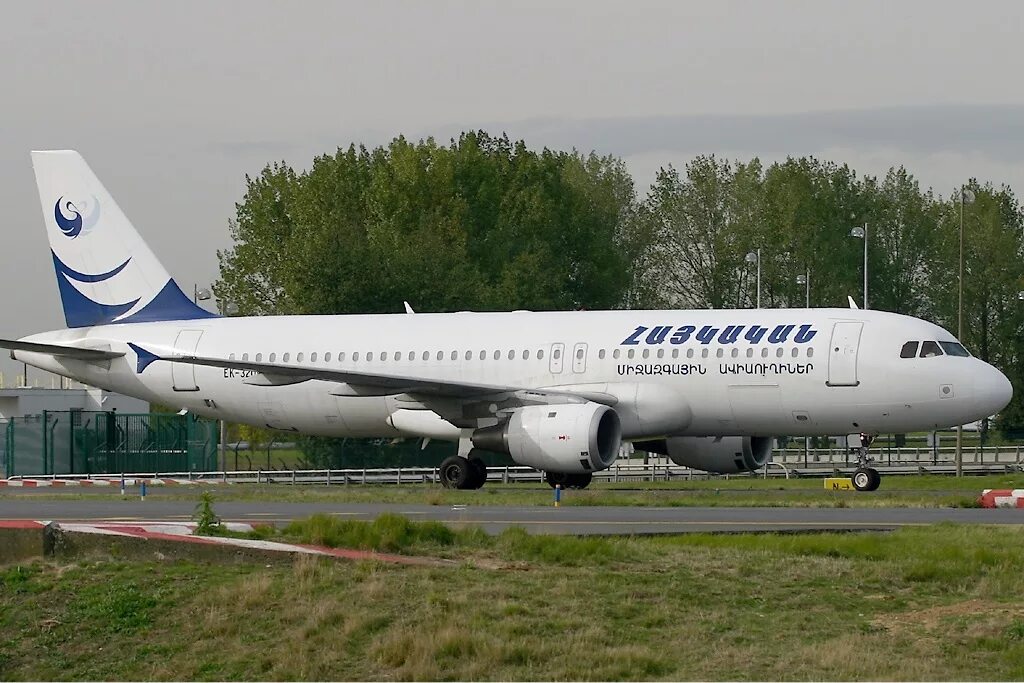 Armenia airlines. Армения АИРВАЙС. Авиакомпания Armenia Airways. Airbus a321 Armenian Airlines. Armenia Airlines a320.