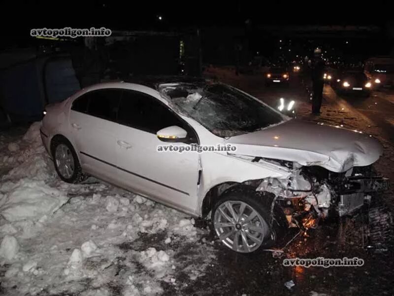 Разбитый фольксваген пассат б6 черный. Фольксваген пассат сс битый. Разбитый фольксваген пассат б6 черный. Разбитый пассат б7. Разбитый пассат б6.