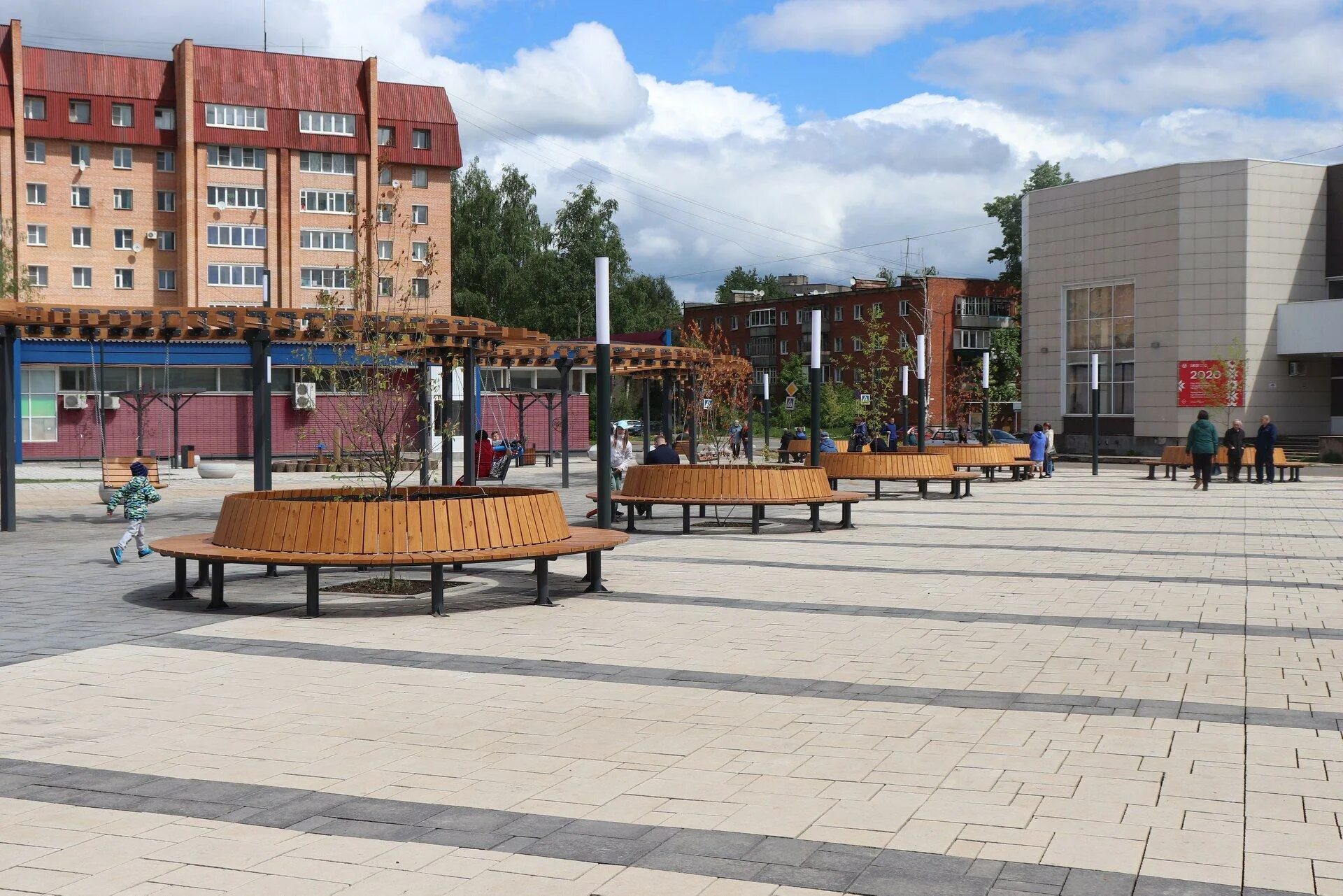 Городская пл. Привокзальная площадь Глазов. Глазов обновленная Привокзальная площадь. Площадь свободы Глазов. Площадь город Глазов.