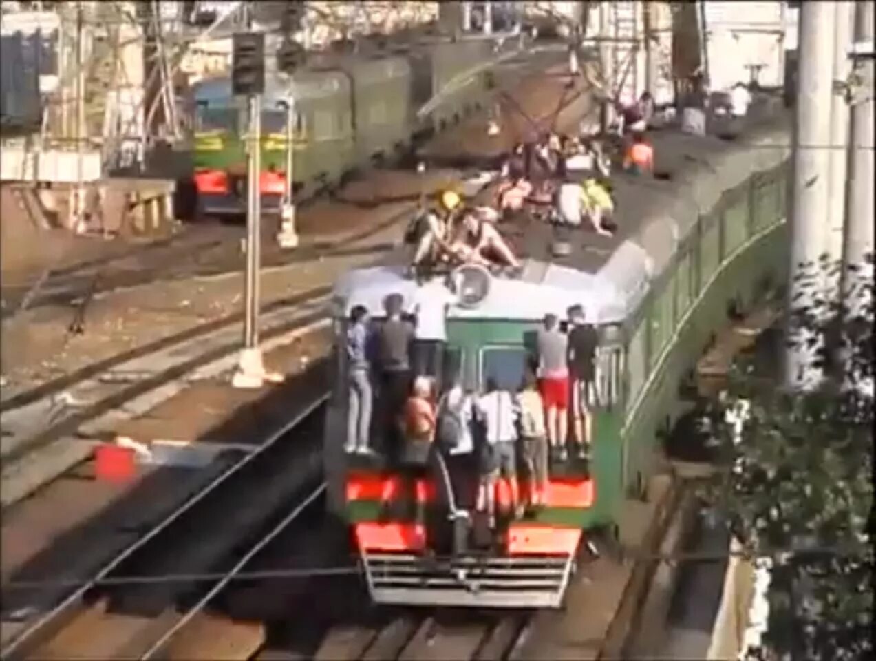 Почему прыгнув в поезде