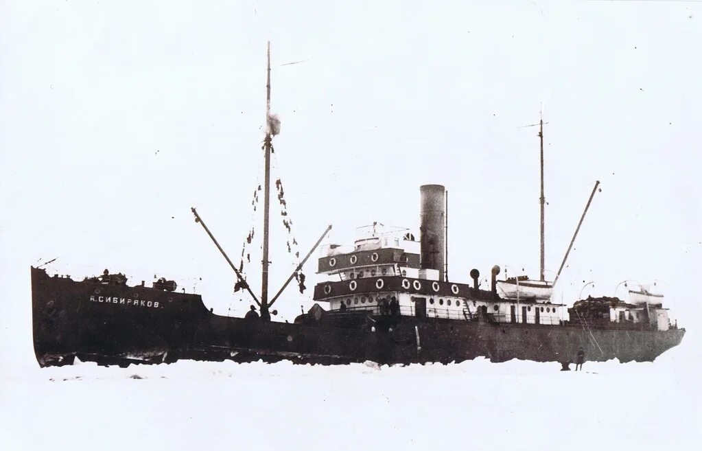 Пароход десна. Ледокол Сибиряков 1932. Ледокольный пароход Сибиряков 1932 год.