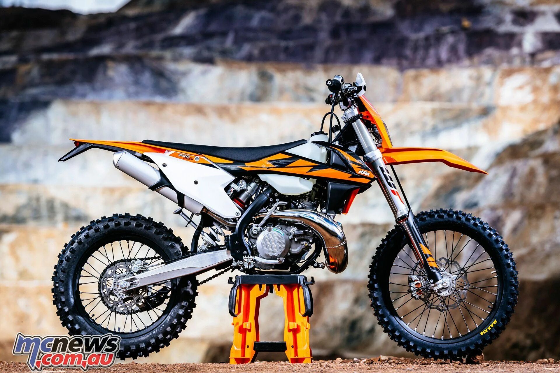Ktm sx 85 2023. Мотоцикл ktm 1290 super duke r. Ktm 1290. Ktm 890 duke r. Ктм кроссач.