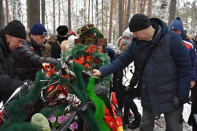 Погода 13 борцов красноярский край. Поселок памяти 13 борцов. Пос памяти 13 борцов Емельяновского р-на Красноярского края. Администрация поселка памяти 13 борцов Красноярский край. Памяти 13 борцов Емельяновского района Красноярского края.