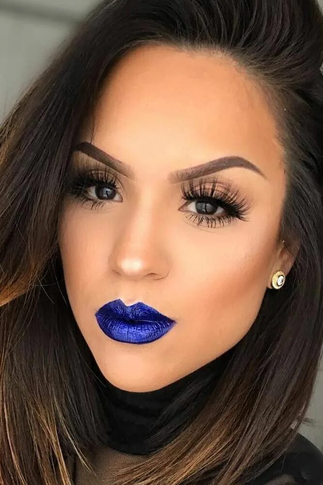 Макияж синие губы 42 Blue Lipstick Shades We're Falling For This Season Blue lipstick makeup, Gorg