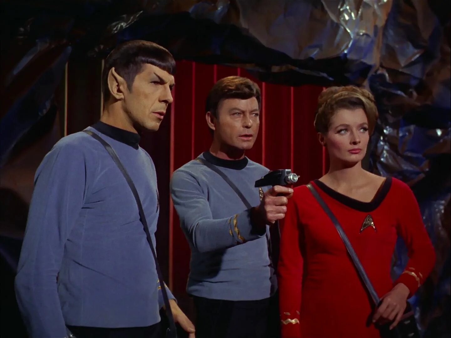 Return to tomorrow. Deep ronin - avoid toys crash (original mix). Стартрек 1966 спок. Диана малдур. Звездный путь кадры.