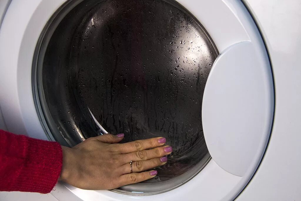 Почему появляется вода в стиральной машине. Стиральная машина стирает. Стиральная машина перегревает воду. Что нагревает воду в стиральной машине. Машинка не нагревает воду.