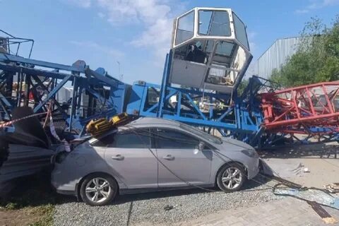 Упала крановщица