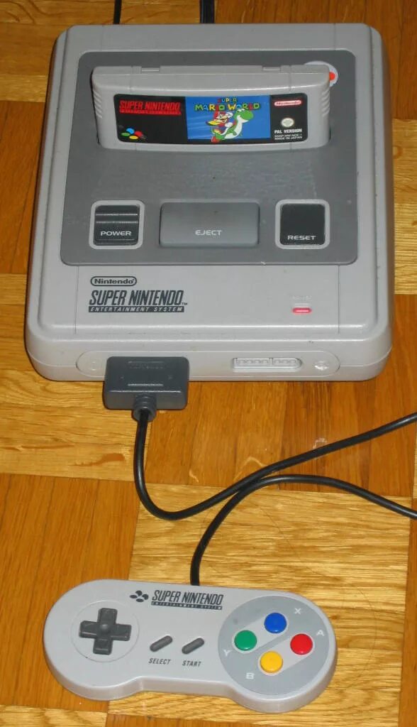 Super famicom. Приставка супер Нинтендо 1990. Nintendo super Famicom. Супер Нинтендо 1991. Нинтендо Entertainment System.