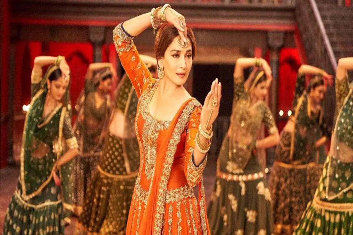 A bollywood tail angel. Дипика падуконе и ранвир сингх расстались 2023. Анушка шарма танец живота. Свадьба алии бхатт и ранбира капура. Скарлетт роуз.