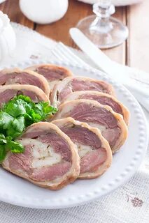 Рулет свиной с курицей