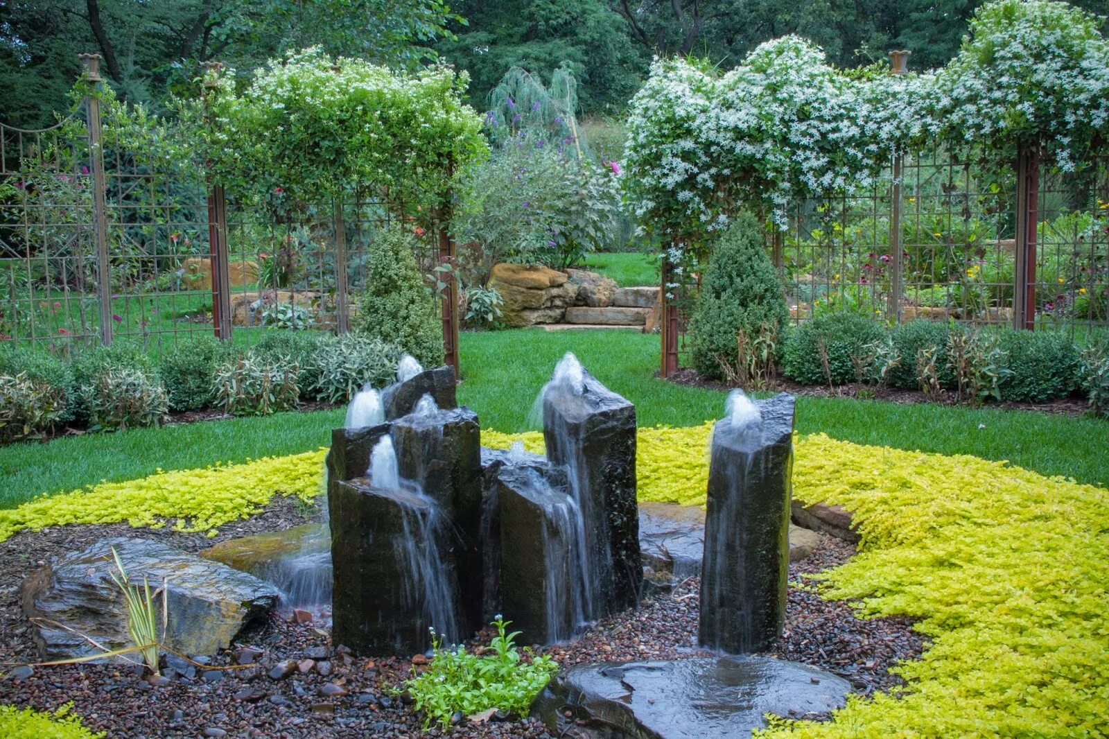 Современные формы в саду. Ландшафтный сад ландизайн. Ian kitson ландшафтный дизайнер. Малые архитектурные формы для сада. Стильный ландшафт.