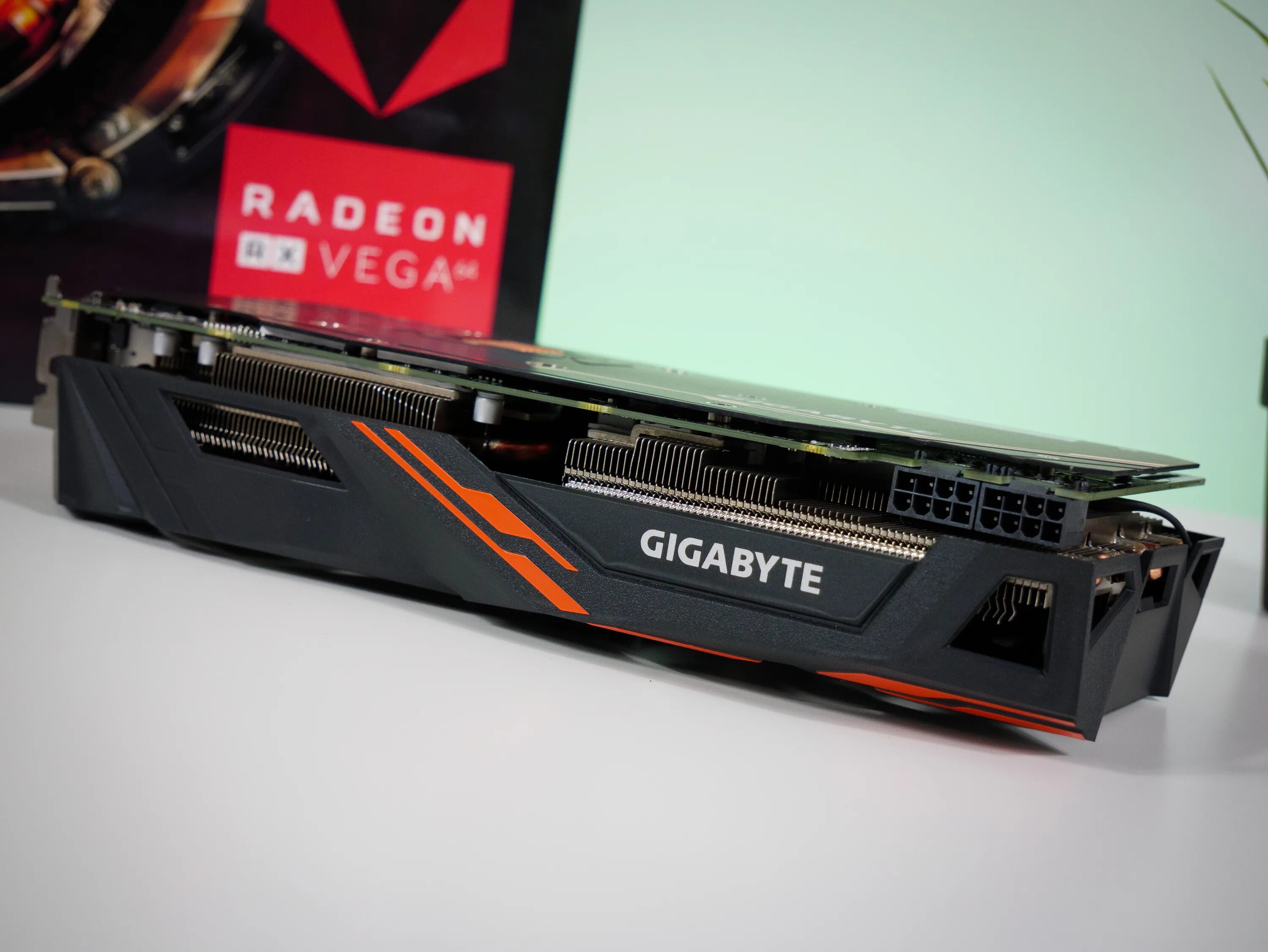 Vega 64 купить. Gigabyte Vega 64 8gb. Gigabyte RX Vega 64. Gigabyte RX Vega 64 Gaming OC 8gb. RX Vega 64 память.