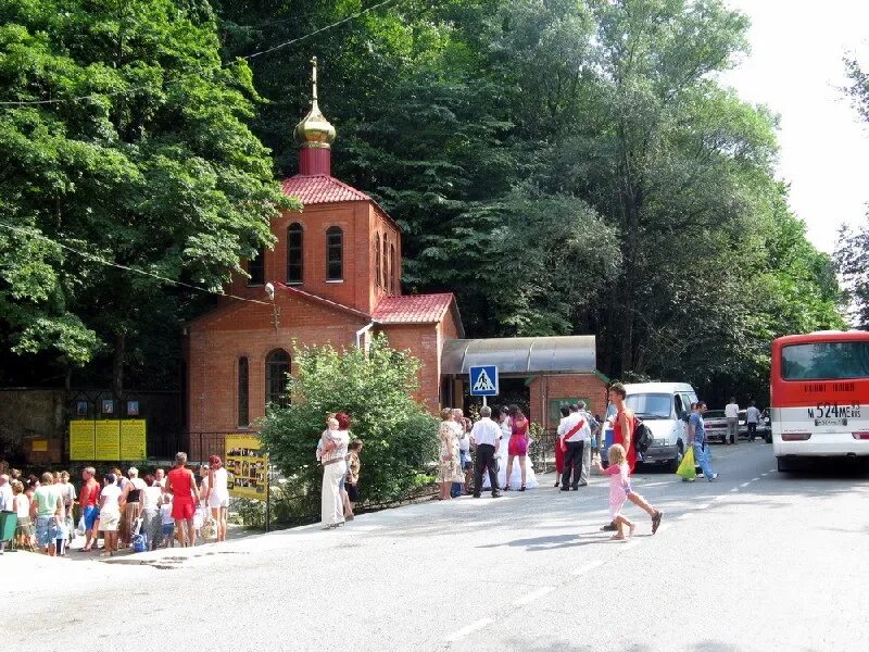 Источник святая ручка. Родник Святая ручка Краснодарский край. Краснодарский край Неберджай Святая ручка. Станица Неберджаевская Святая ручка. Святой источник Святая ручка Краснодарский край.