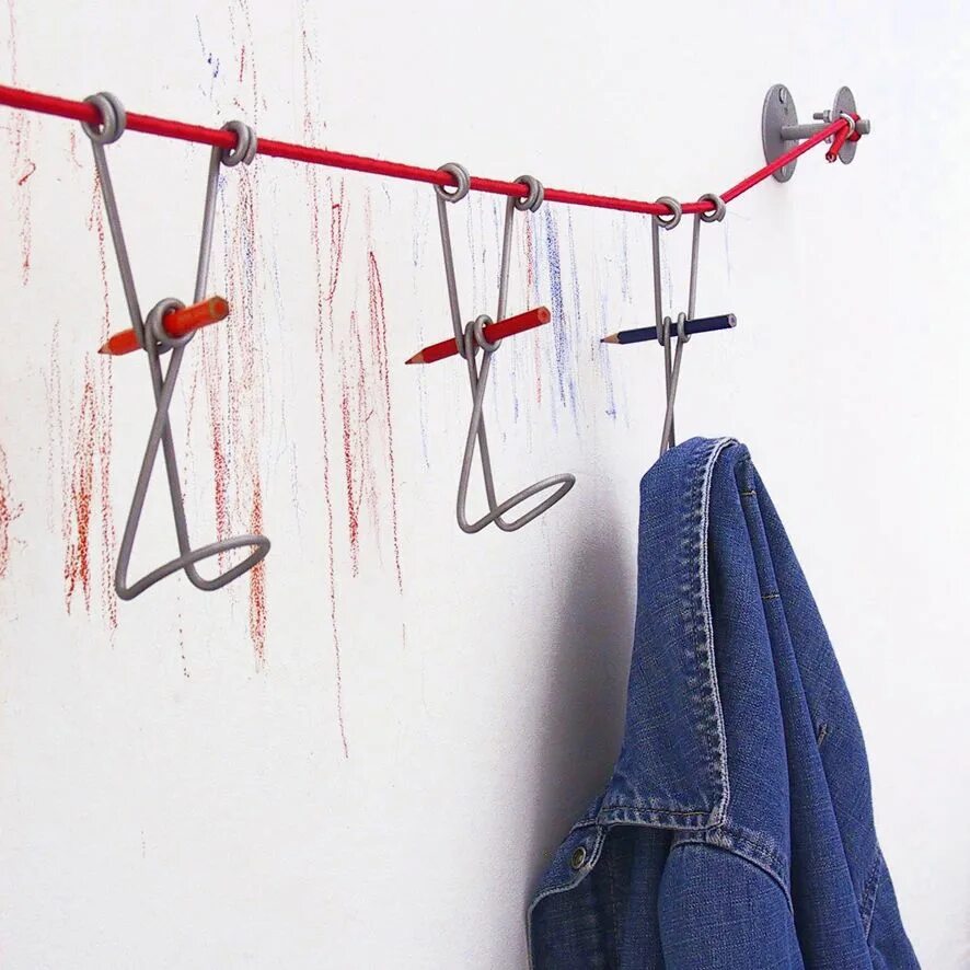 Повешал одежду. Вешалки вертикальные в шкаф. Повешал одежду. Развешивает белье. Напольная вешалка tatkraft basis.