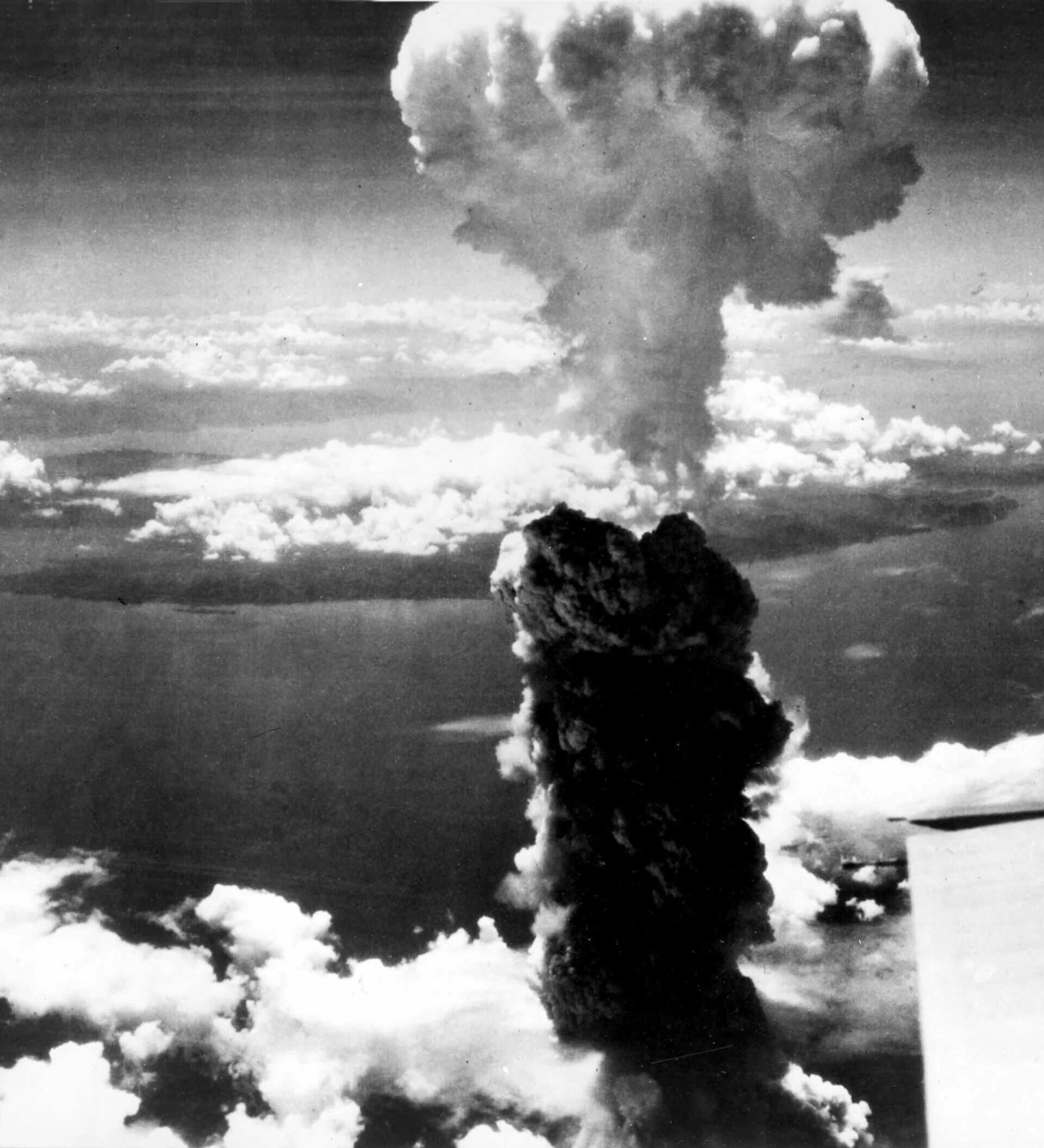Ядерный взрыв в истории человечества. Хиросима Нагасаки ядерный взрыв. Взрыв атомной бомбы в Хиросиме. Ядерный взрыв в Японии Хиросима Нагасаки 1945.