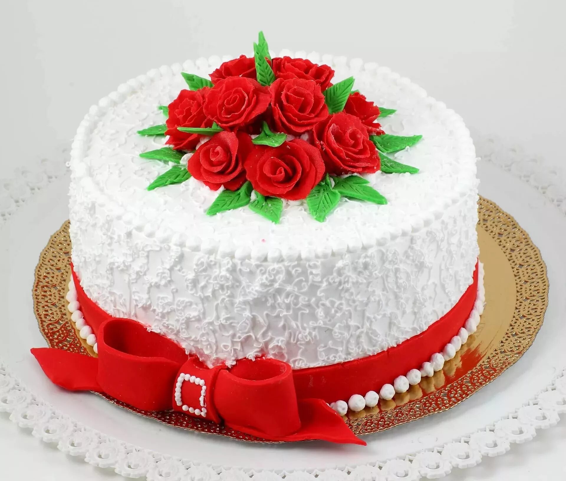 каталог тортов. многоярусный торт. красивые торты на день рождения. торт новый киевский фили бейкер. торт с цветами и ягодами.