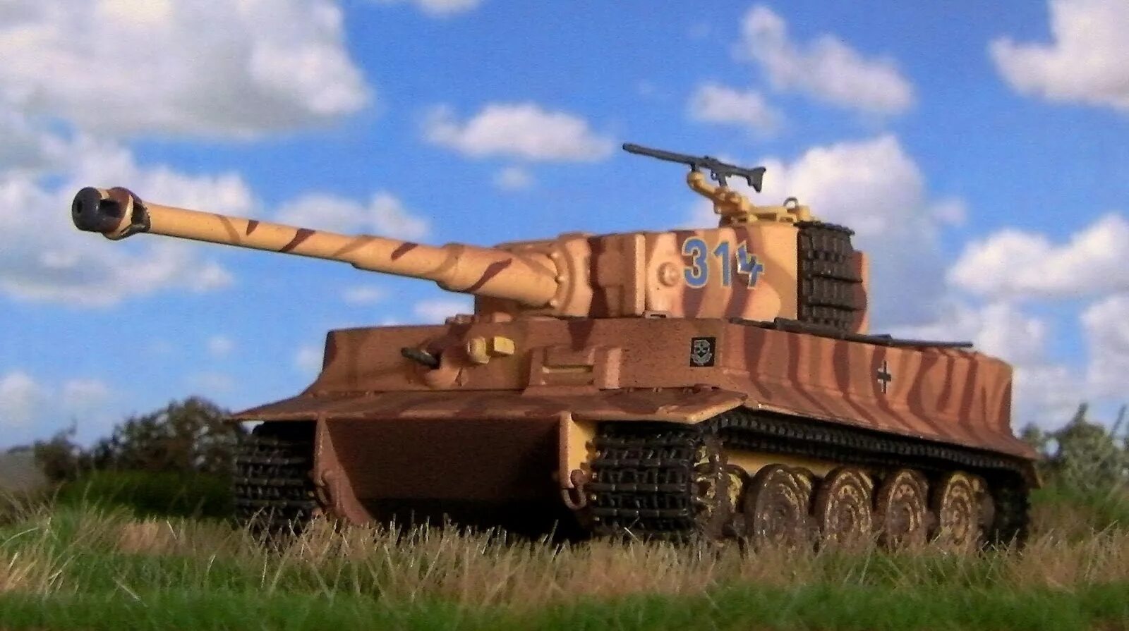 Броня тигра 1. Тигр 101. Тигр 1 в музее Франции сюрмюр. Panzerkampfwagen vi Ausf.h — eсбоку. Тигр 1 год