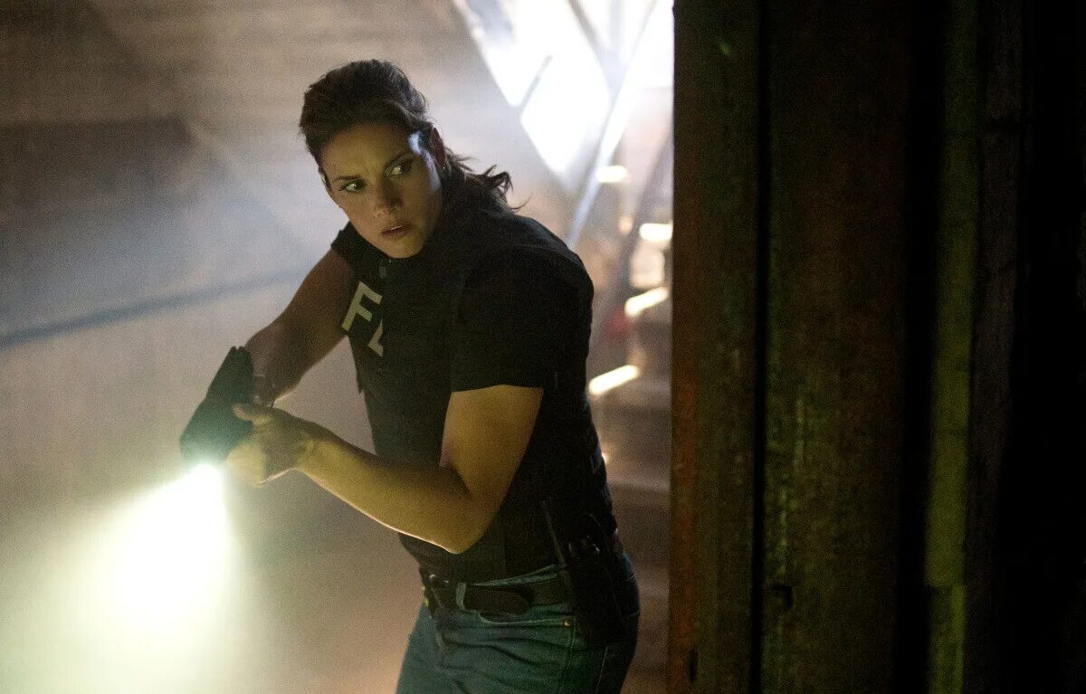 Mrbeast американский продюсер. Fbi 3 сезон. Фильмы про агентов фбр. Агенты фбр сша. Кортни гонсалес фбр.