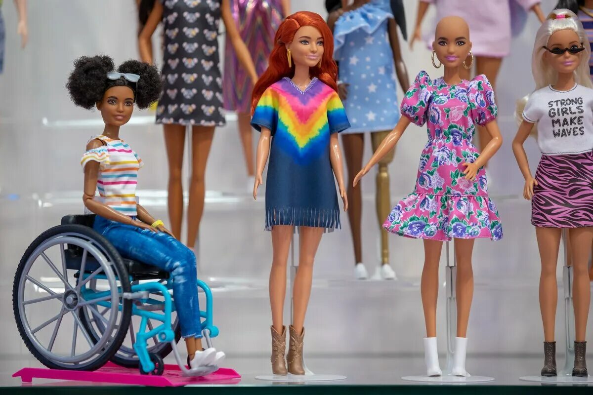 Barbie collections. Куклы Барби Fashionistas 2022. Барби фашионистас 2020. Барби фашионистас 2022. Кукла Барби фашионистас лысая.