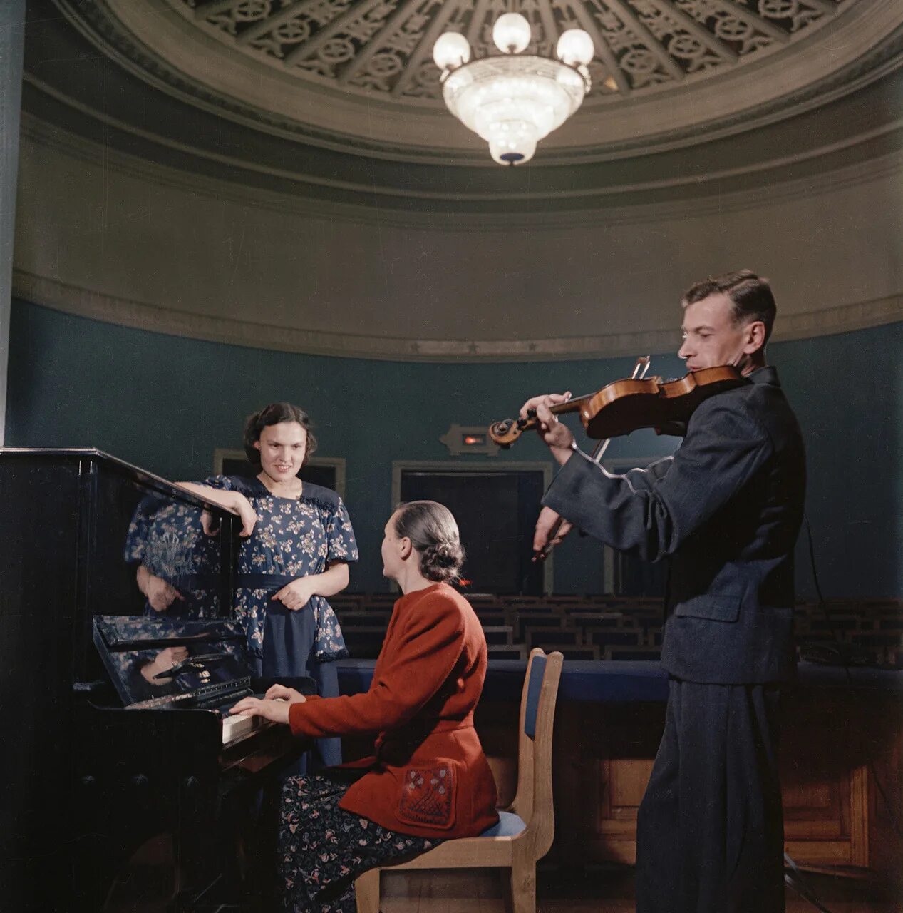 Люди ссср 1950. Фотограф семён осипович фридлянд дети. Москва в 50-е годы. Западная мода 50-х. Харрисон форман ссср фото 1959.